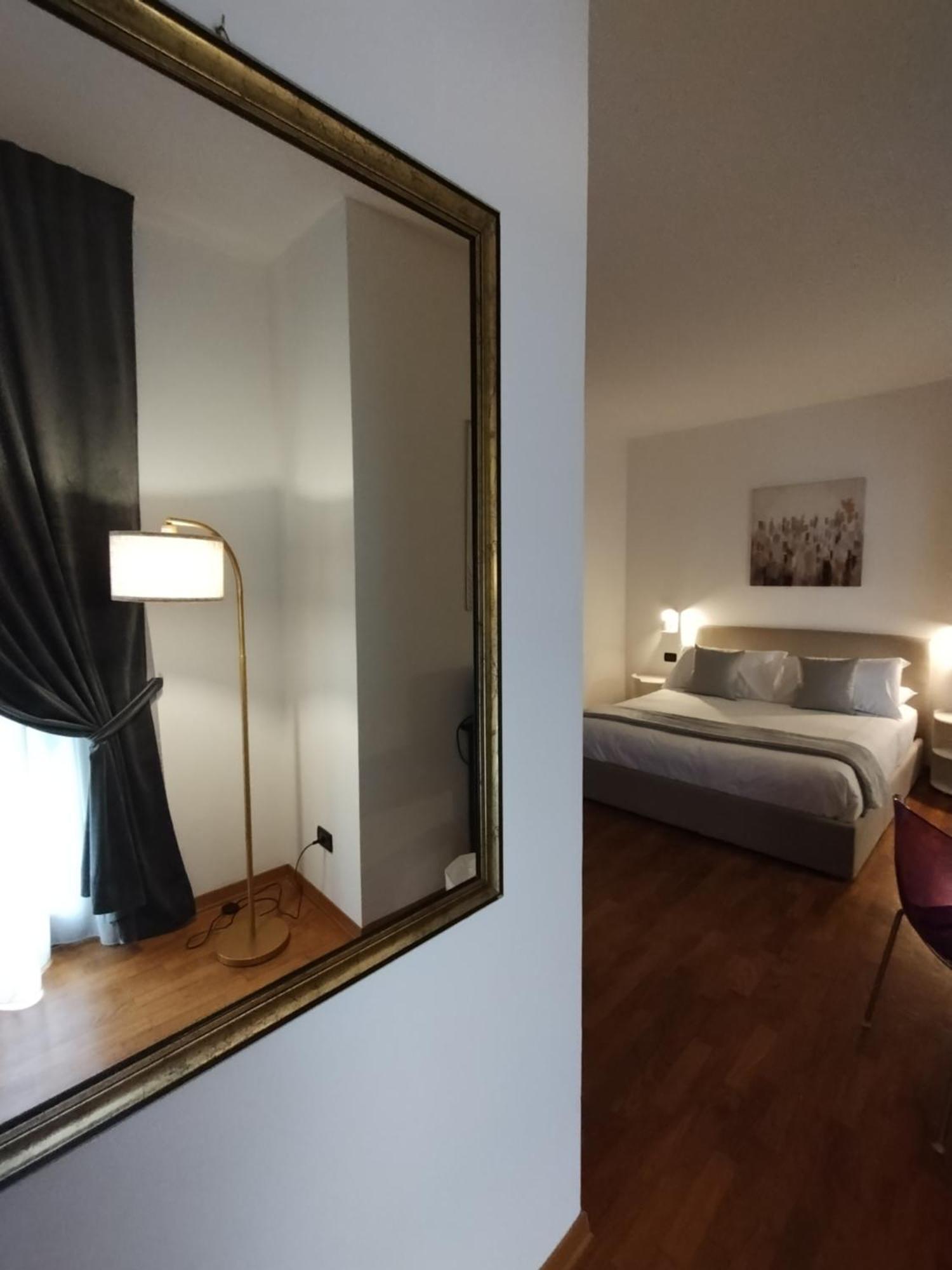 Palazzo Cusani Charming Rooms Vercelli Exterior foto