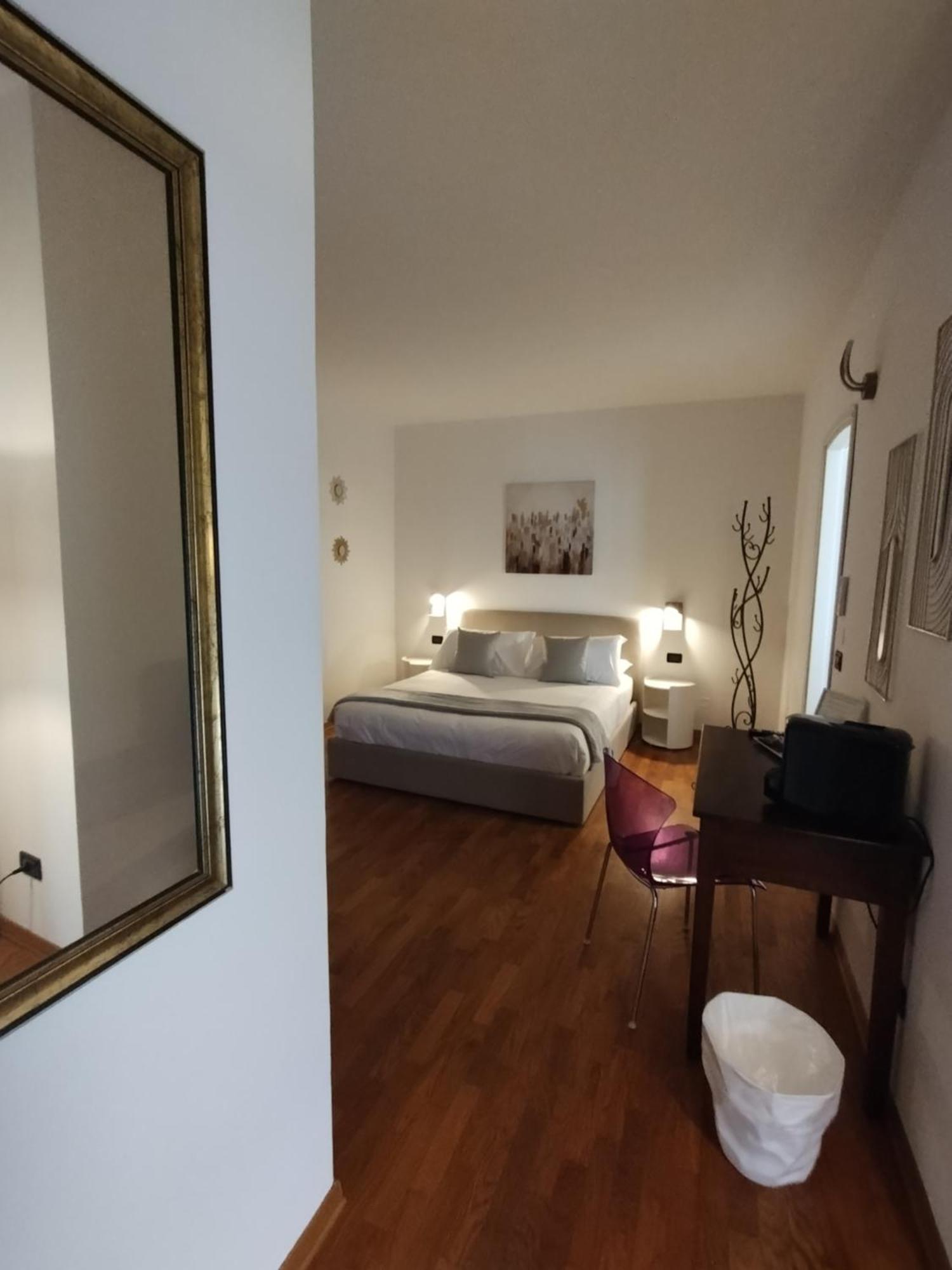 Palazzo Cusani Charming Rooms Vercelli Exterior foto