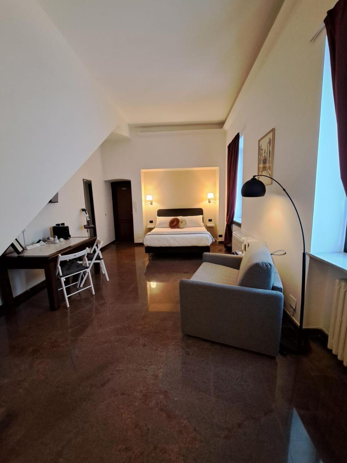 Palazzo Cusani Charming Rooms Vercelli Exterior foto